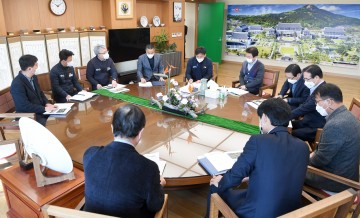 경북도지사와 면담을 갖고 지역현안사업을 적극 피력