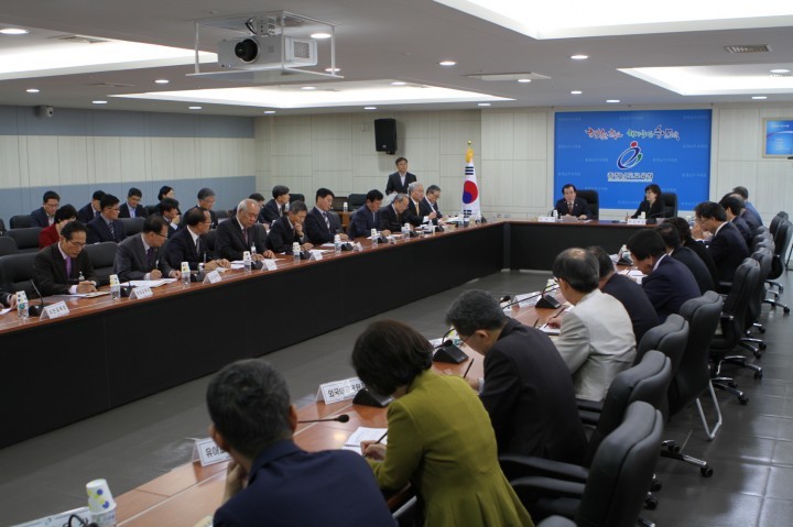 김지철 충남교육감, 정책소통 토론회 가져