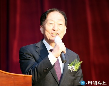 신흥초등학교 ‘개교 100주년 기념식’에서 축사하는 설동호 대전시교육감