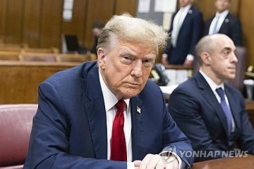 트럼프, 전직 美대통령 중 첫 형사재판…"美에 대한 공격" 주장