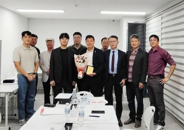 여성용 유성구의회 부의장, 복용초 통학로 개선·지역상권 활성화 공로로 감사패