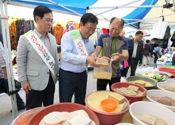 괴산군, 괴산전통시장에서 추석맞이 장보기 행사 가져