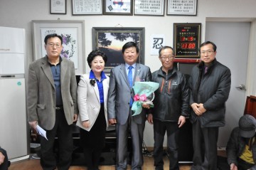 대전 중구의회 최경식 의원, 어남동 주민들로부터 감사패 받아!