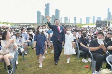 최민호 세종시장, 10살 출범둥이들과 입장