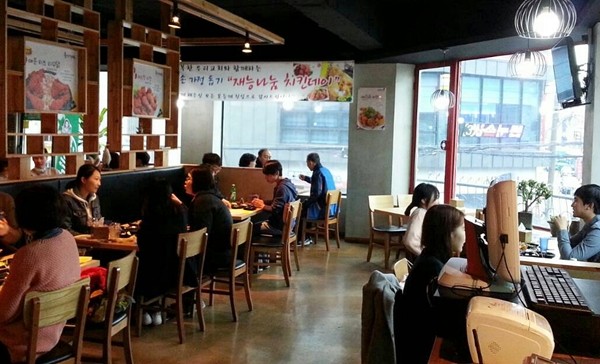 '행복한 우리교회' 치킨도 먹고 사랑도 나누고 