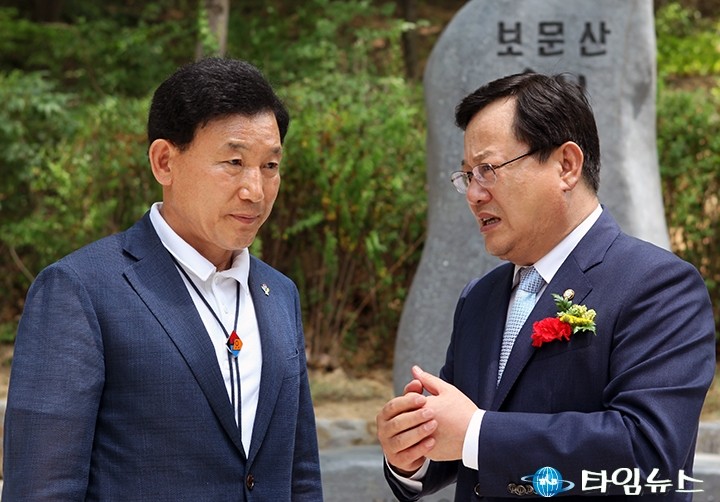 박용갑 중구청장·이은권 의원, 누구 보고 대화?