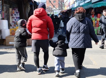  "남녀 임금 격차 줄면 남편 가사 분담 늘고 출산율도 오를 것"