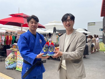 더불어민주당 최진욱 도의원 후보 이색 선거운동 눈길