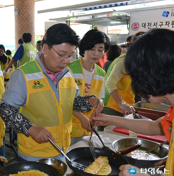 권선택 대전시장, 계란말이는 이렇게!