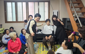 대전 대덕구 미용사회, 홀몸 어르신 장수사진 위한 미용봉사 실시…“지역 공동체 더 따뜻하게”