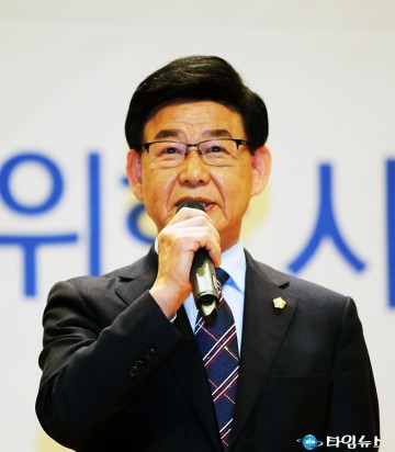 인사말 하는 최치상 서구의회 의장