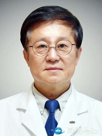 만성골수성백혈병 명의 김동욱 교수, 4세대 신약 셈블릭스 급여 적용 후 첫 환자 치료
