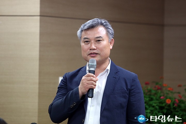인사 말하는 정기현 시의원