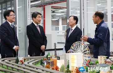 충남기계공업고등학교 방문한 이주호 부총리와 설동호 대전시교육감