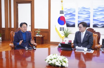 강기정 광주시장과 오월‧시민‧종교계, 국회 방문…우원식 의장 면담