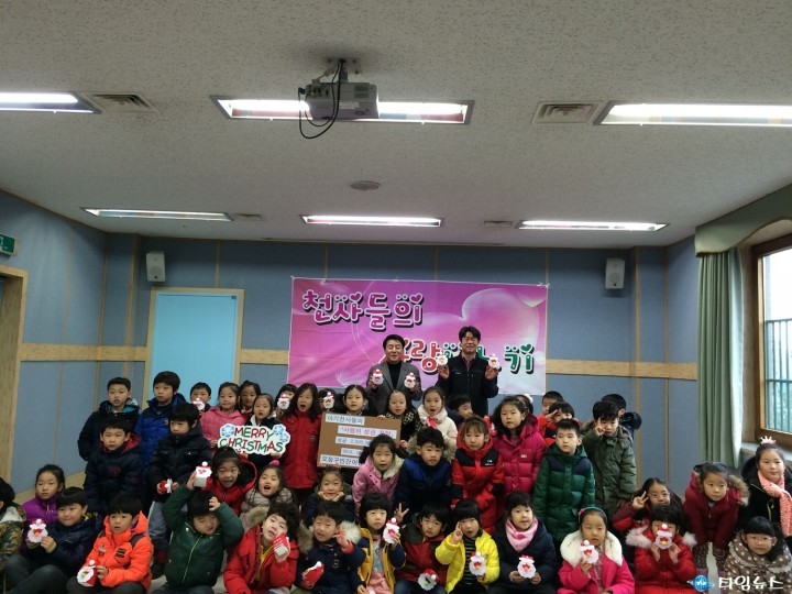 고사리손으로 모은 성금, 지역 어려운 분을 위해 써주세요