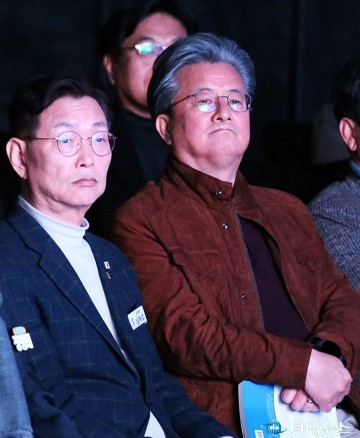 김제선·정용래, 김종천 출판기념회 참석…나란히 자리한 구청장들