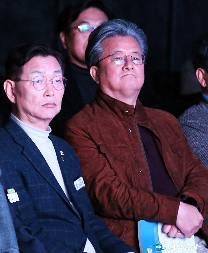 김제선·정용래, 김종천 출판기념회 참석…나란히 자리한 구청장들