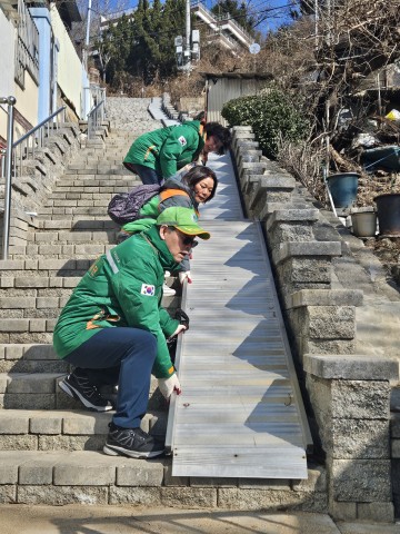 대전 동구 지역자율방재단, 해빙기 맞이 안전 점검 등 구슬땀