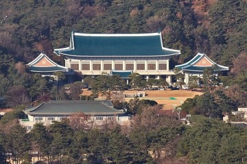 다시 청와대로 향하는 발길… 대통령 복귀에 '삼보일배·108배' 시위 봇물