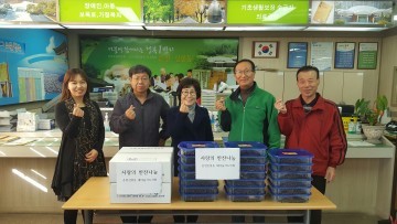 운천신봉동 사랑의 떡과 반찬 나누는 행사 가져