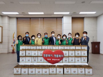 명륜동 새마을부녀회, 말복맞이 “영양가득 삼계탕”전달