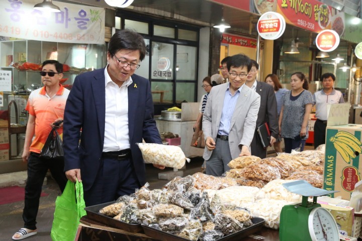 최교진 세종시교육감, 위축된 지역경제 살리기에 솔선수범
