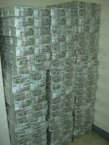 [단독] "65세 이하 여성만 입장" 영주 '비밀 아울렛', 수십만 원대 현금 거래 논란... 세금 포탈 의혹까지