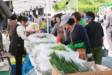 한강공원에서 16개 자치단체가 참여하는"한강 문화장터" 개장