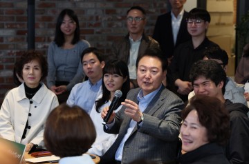 윤 대통련, 정치입문 계기 마포서 시민과 직접소통…"초심 되새길것"