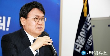 황운하 의원, 총선 불출마 선언…희생양이 되겠다