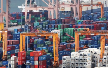 '수출 절벽' 오나…"GDP 대비 경상수지, 올해 5.1→내년 4.4%"