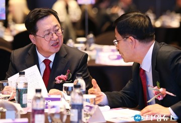 2025 대전 콘텐츠기업인의 날…이장우 대전시장·이은학 원장, 산업 비전 논의