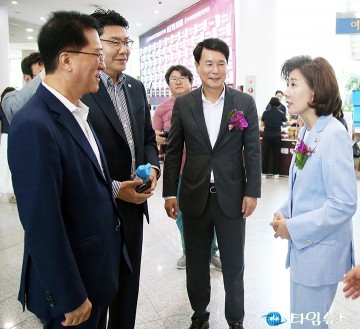 나경원과 인사 나누는 이상래·정명국·조원휘