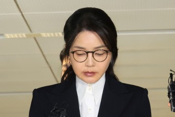 특검, 김건희 '나토 목걸이' 관련 정황 서희건설 압수수색... 회장 사위 인사청탁 연관성 의심