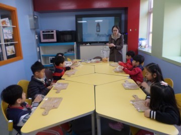 상산초등학교병설유치원 원어민과 함께 유아수준에 적합한 영어체험프로그램
