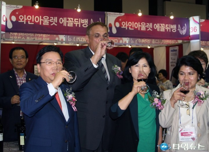 2015 대전국제와인페어, 권선택 대전시장의 와인 시음