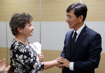 안희정 지사, 파리협약 주역과 ‘기후변화 대응’ 논의