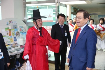 남유진  구미시장 내 고향 구미에서 일했던 12년 억수로 행복했다. 