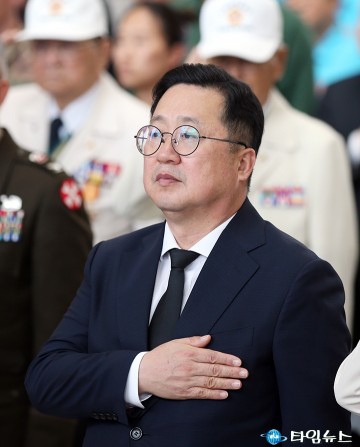 “숭고한 희생, 잊지 않겠습니다”…이장우 대전시장 국민의례