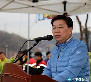 인사하는 권선택 대전시장