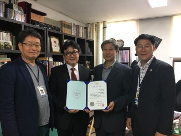 청주상당경찰서 청주대학교 어일선 교수 경찰청 인권영화제 시민부문 연기상 수상  경찰서장 감사장 전달 