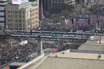 한국 '사법 신뢰도 OECD 꼴찌, 대중 74% 불신'..정치•학계•종교•경찰...언론까지 돈에 중독