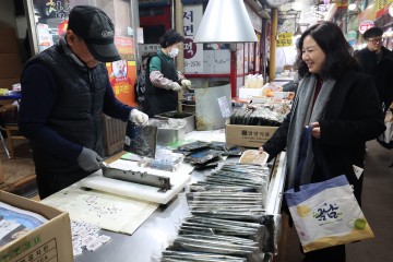 세종시교육청, 설 앞두고 세종전통시장 장보기