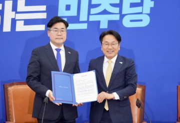 강기정 광주시장, 박찬대 더불어민주당 원내대표에 5‧18 친전 전달