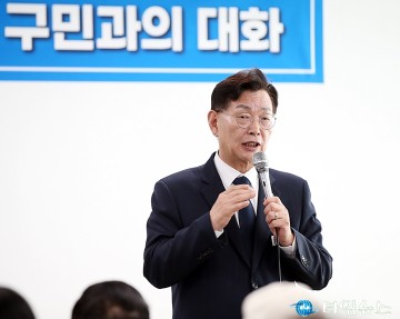 주민과 대화 나누는 김제선 중구청장