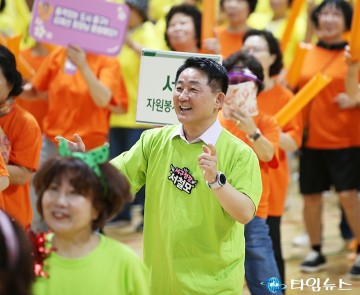 서철모 서구청장, 자원봉사자들과 준비체조 ‘한마음’