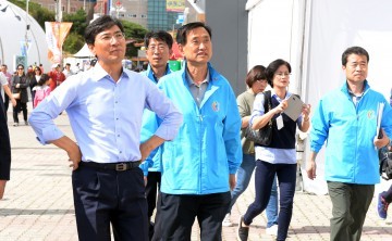 금산세계인삼엑스포 둘러보는 안희정 지사
