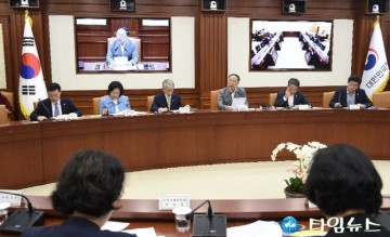 2022년 정년 연장 추진···2033년 65세로 늘린다