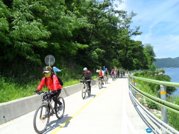 시원한 바람을 가르며 자전거 함께 타요~